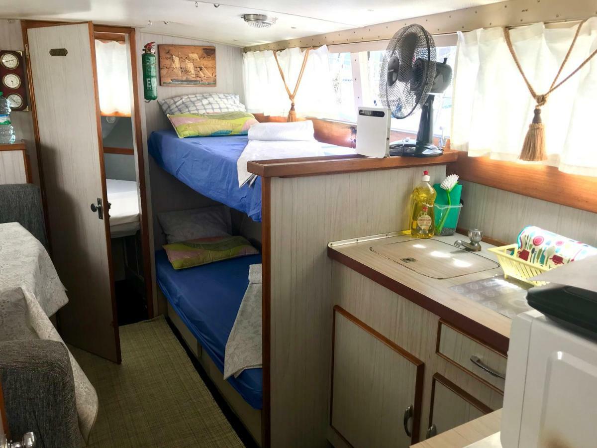 Botel Boatsbreakfast Yacht Barcelona *